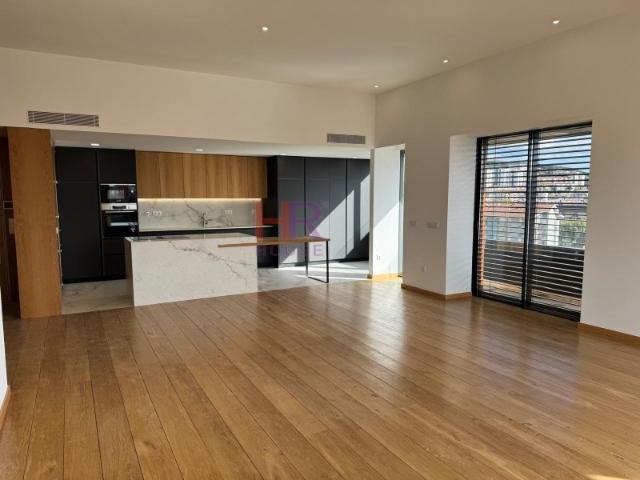 SOLUM VENDE SE T3+1 EM DUPLEX COM TERRAÇO E GARAGEM