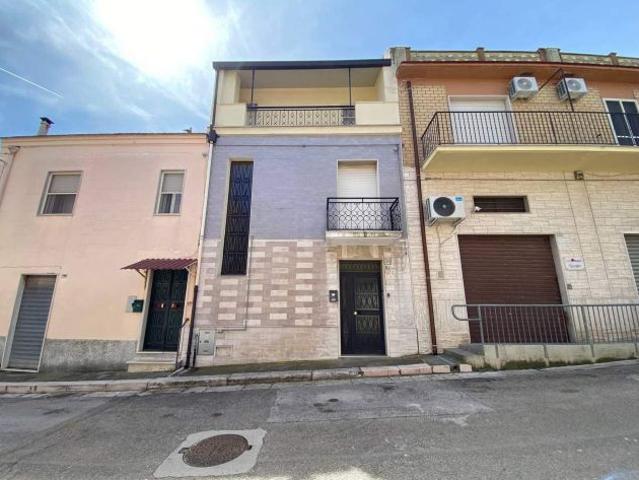 SOLUZIONE INDIPENDENTE CON TERRAZZO E BOX