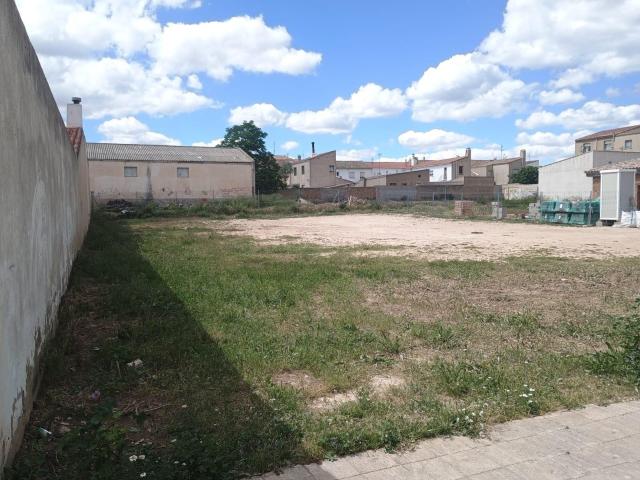 Solar urbano de 1.094 m2 en Alpera