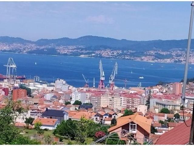 Solar Urbano de 1.228 m2 en Vigo con vistas a la ría y obra iniciada