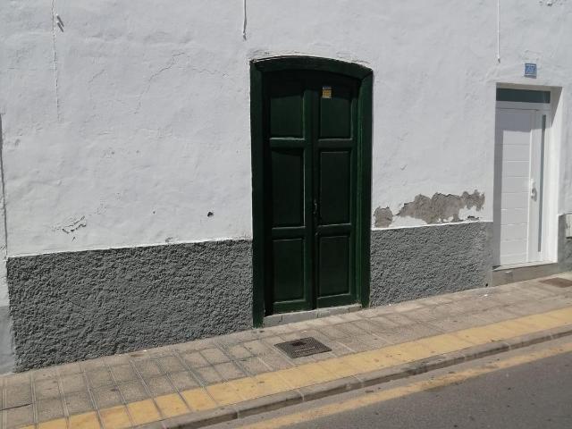 Solar urbano de 74 m2 en pleno centro de Arrecife – Calle Norte – Edificable