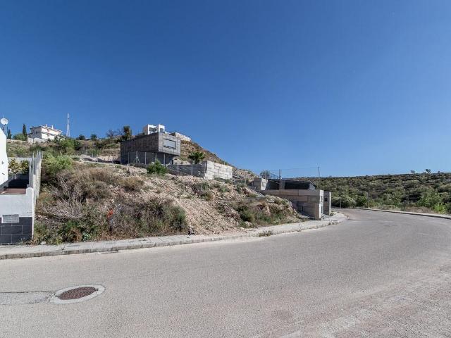 SOLAR URBANO EN ALTOS DE LA ZUBIA CON MAGNÍFICAS VISTAS