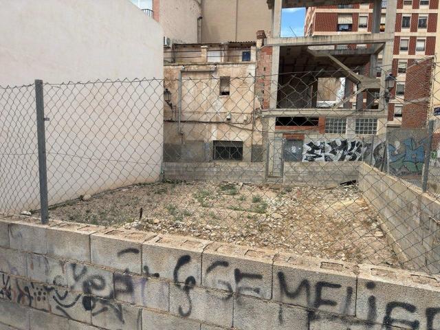 SOLAR URBANO EN EL CASCO ANTIGUO