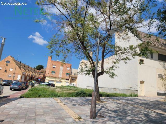 Solar urbano en la zona de mayor repercusión de la localidad, junto al