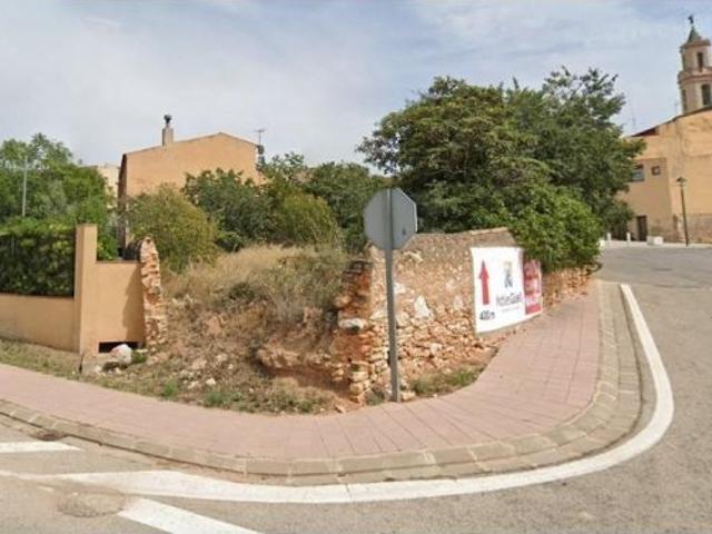 Solar urbano esquinero en el centro de Masllorenç