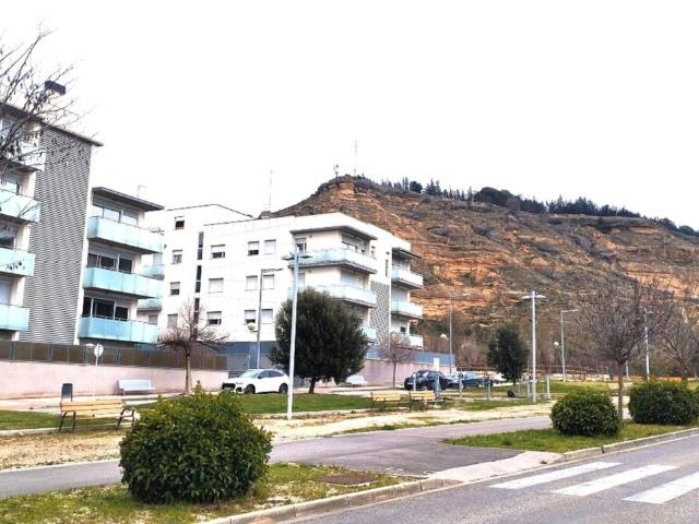 SOLAR URBANO FACHADA A TRES CALLES EN MONZON