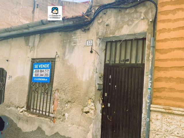 SOLAR CON CASA PARA DERRIBO