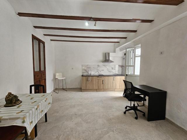 SOLAR CON ALMACÉN EN VENTA
