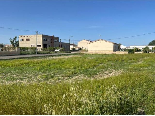 Solar de 714m2 en zona els Hortets Deltebre