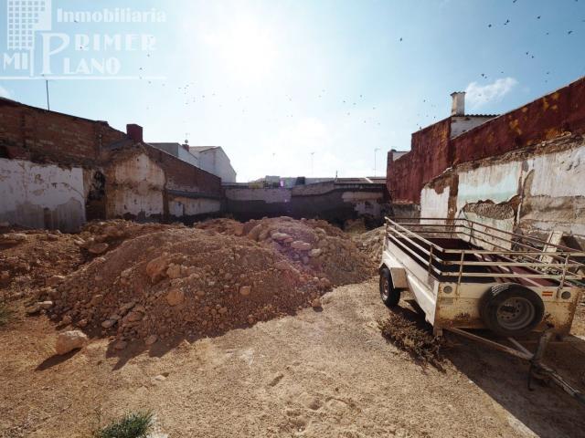 Solar de 340 m2 junto a c/Espartero con 16 m de fachada, ideal para la construccion de 1 o 2 casas