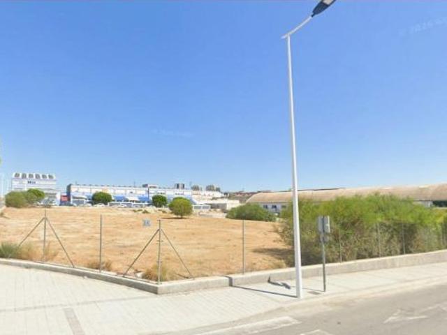 Solar de alta densidad junto al Colegio Salzillo
