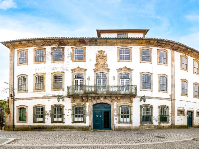 Solar dos Condes de Alpendurada 1848m2 Edifício Histórico