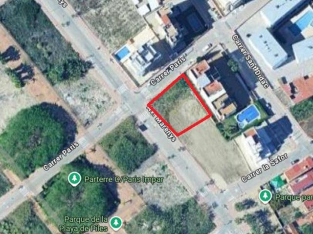 Solar Edificable en Esquina – Calle París con Calle Marenys, Playa Piles