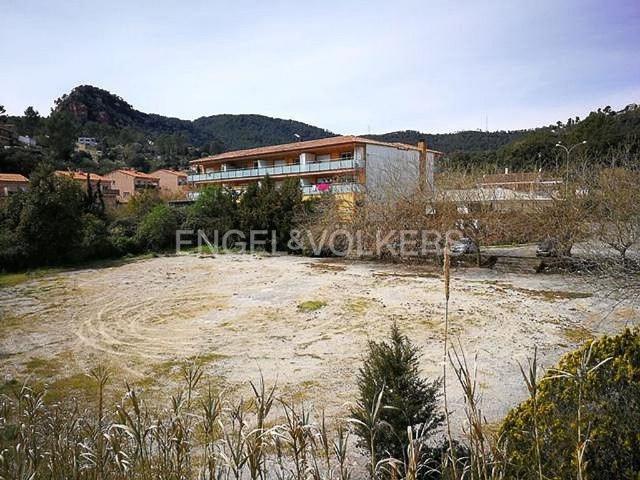 Solar en venta en Torrelles de Llobregat, de 3.010 m² por 120.000