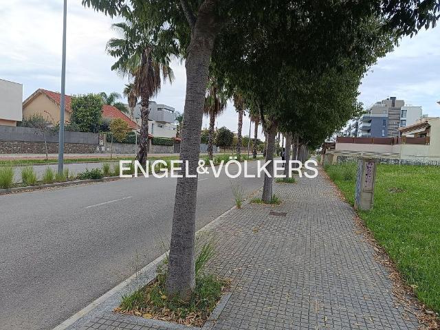 Solar en venta en Vilanova i La Geltrú, de 600 m² por 400.000