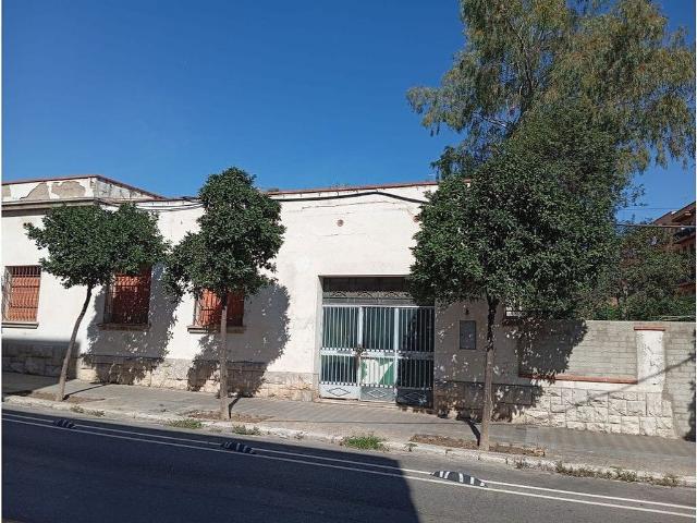 Solar en venta en calle Torras i Bages, Figueres, de 242 m² por 174.000