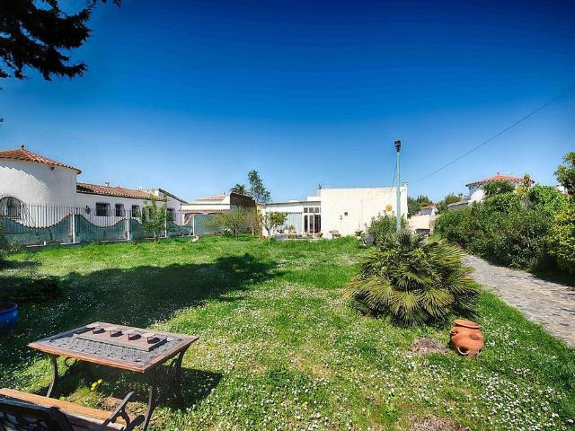Solar en venta en calle Alberes, Castelló d´Empúries, de 642 m² por 650.000