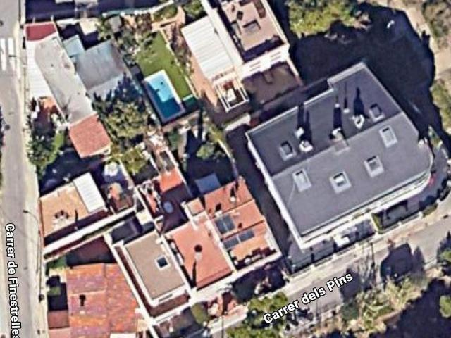 Solar en venta en calle Dels Pins, Esplugues de Llobregat, de 120 m² por 200.000