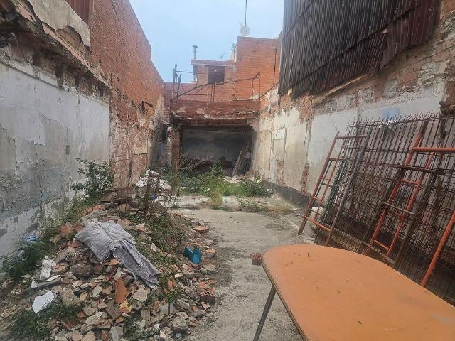 Solar en venta en calle D'esteve Paluzie, Sabadell, de 106 m² por 120.000
