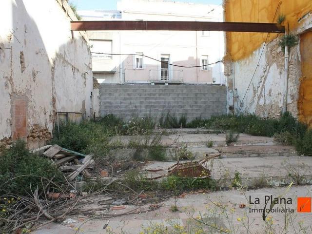 Solar en venta en calle Navarra, Amposta, de 294 m² por 89.000