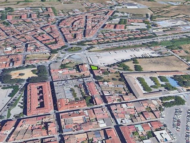 Solar en venta en calle Nord, Figueres, de 882 m² por 419.800
