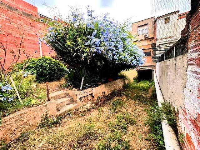 Terreno en venta en calle Sagunt, Terrassa, de 103 m² por 139.900