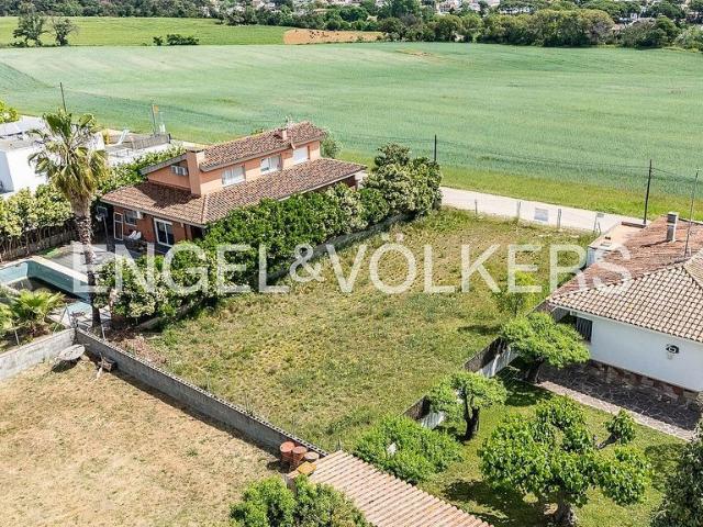 Solar en venta en Palau solità i Plegamans, de 630 m² por 215.000