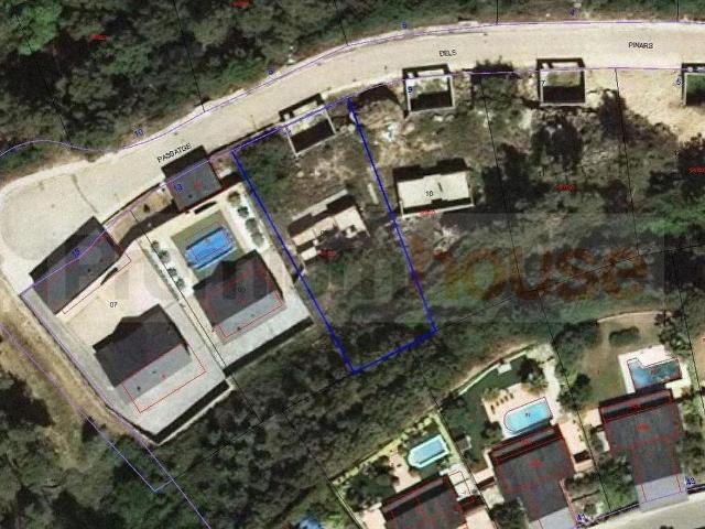 Solar en venta en pasaje Pinars, Vallirana, de 884 m² por 273.000
