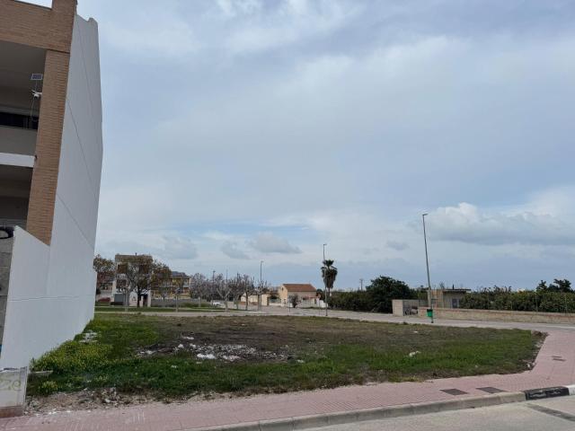 Solar en venta en Piles – excelente ubicación y gran visibilidad