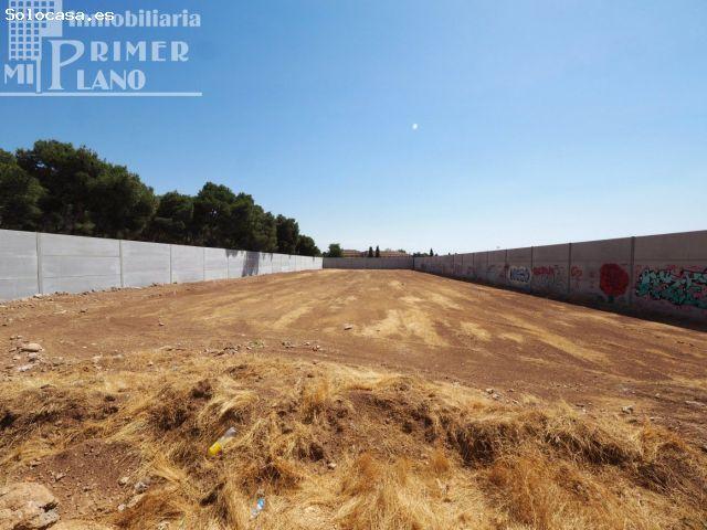 Solar en venta junto al parque de la constitucion con 3155m2 y 31 metros de fachada