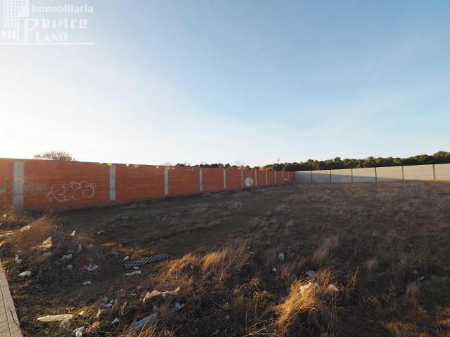 Solar en ventan en Polígono 20 de 1.033 m2 y 17 metros de fachada por 259.000 €