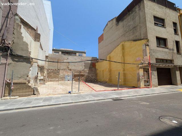 Solar en el Tossal con orientación sur. Muchas posibilidades