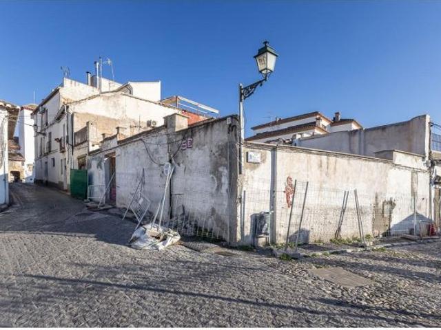 SOLAR EN EL ALBAYCIN CON PROYECTO