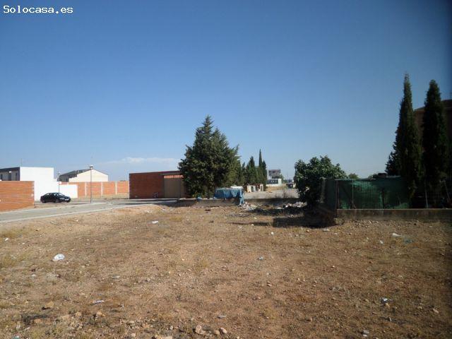 SOLAR en ESQUINA, con 560 m2, en el POLÍGONO 20, por solo 89.600€. A 160€/m2