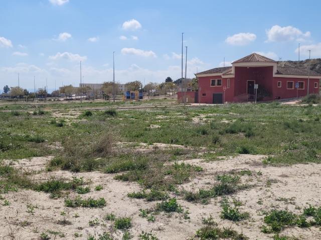 Solar en esquina en Lorquí