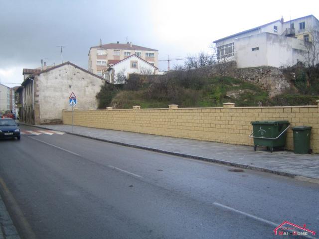 SOLAR EN LA AVENIDA PRINCIPAL DE REINOSA
