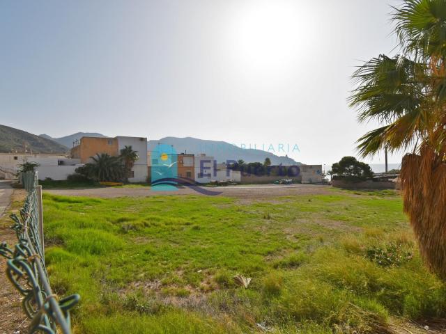 SOLAR EN PRIMERA LÍNEA DE LA PLAYA EN LA AZOHÍA – REF 1416