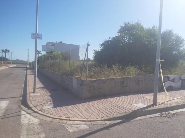 SOLAR ESQUINERO EN ÁREA 6