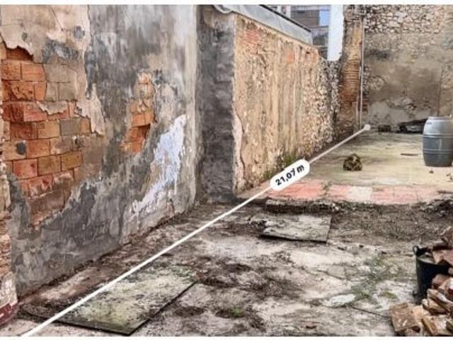 Solar listo para edificar, en casco Histórico, para hacer tu casa de pueblo a tu medida. Tossalet de