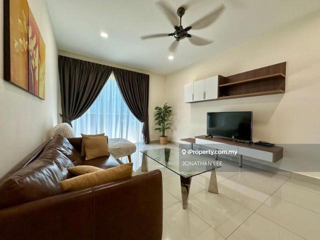 Solaris Dutamas, Batu