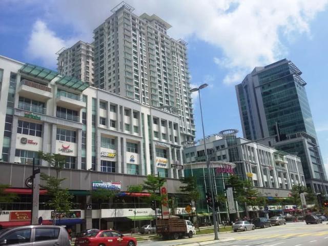 Solaris Dutamas, Batu