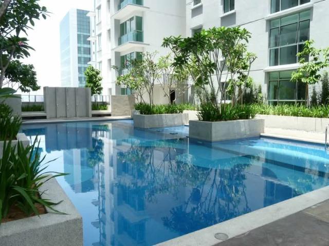 Solaris Dutamas, Batu