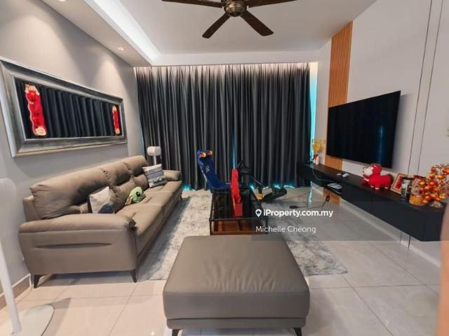 Solaris Dutamas, Batu