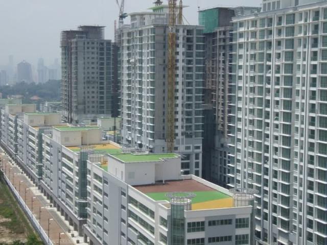 Solaris Dutamas, Batu