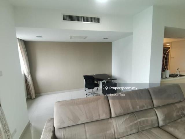 Solaris Dutamas, Batu