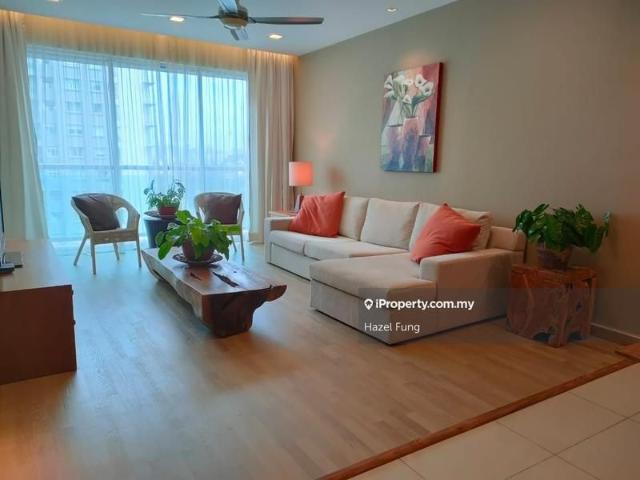 Solaris Dutamas, Batu