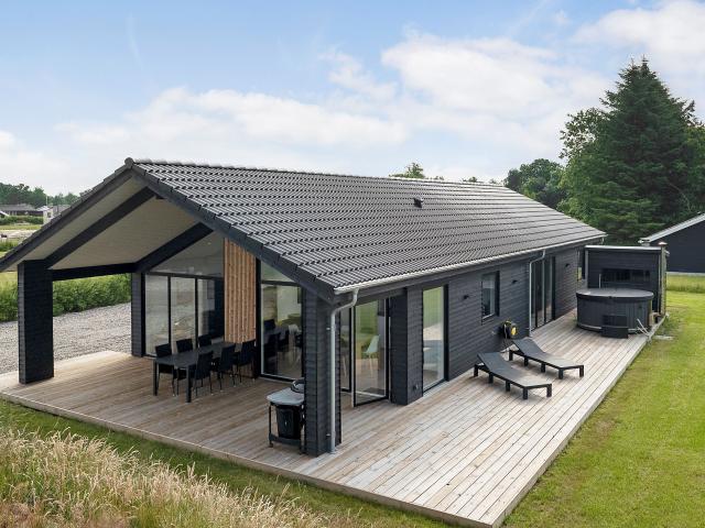 Solbærhaven 8, Øster Hurup