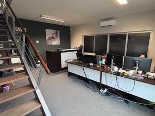 sole mandate:over 200m2 of custom of.