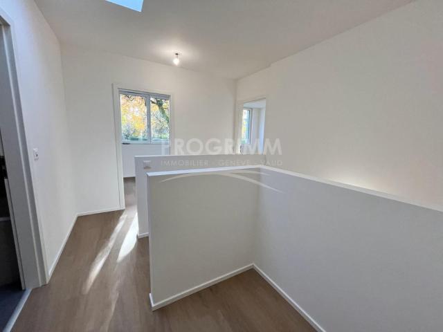 Sole agent Villa 3 bedrooms 2 bathrooms Parking spaces