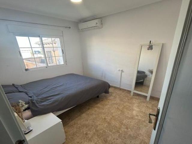 Soleada vivienda en Villamartín, Orihuela Costa
